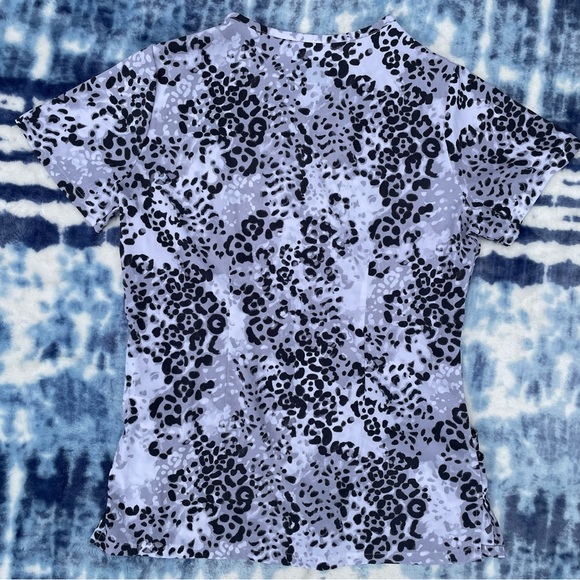Strictly Scrubs Brand Animal Print Stretch V-Neck Nurse Medical Uniform Top XS - Picture 3 of 5